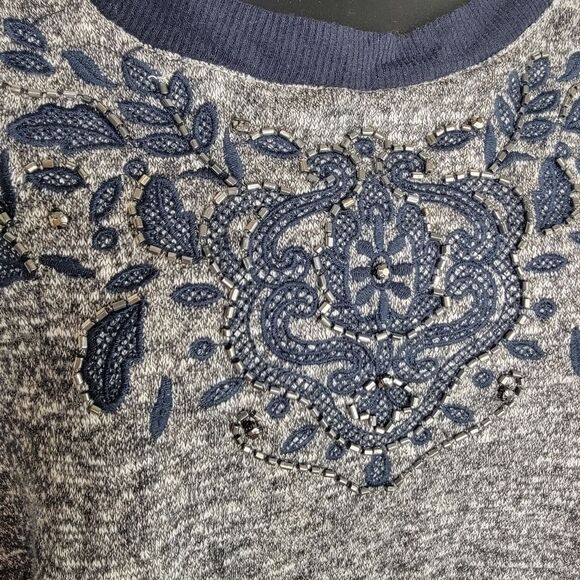 Avenue beaded floral pullover sweatshirt 22/24 - Picture 2 of 6